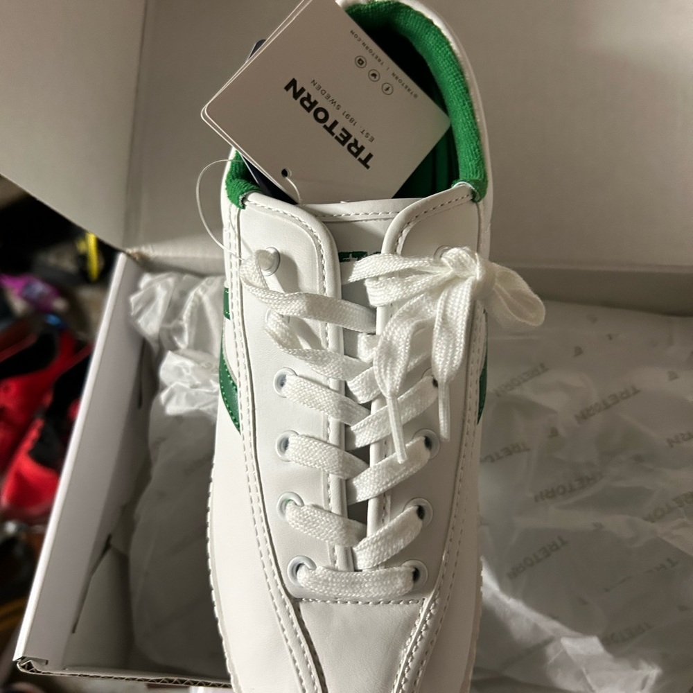 Men’s tennis shoes. Never worn.